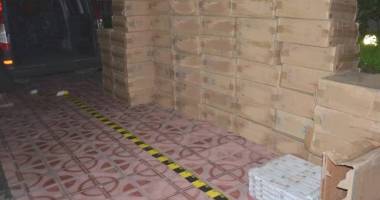Depozit burdușit cu țigări de contrabandă. Doi tineri, arestați - 3