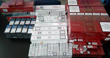 Țigări de contrabandă vândute la colț de stradă - 2
