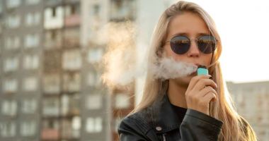 Stire din Social : Lovitură pentru fumători. UE vrea să interzică țigările cu filtru și țigările electronice