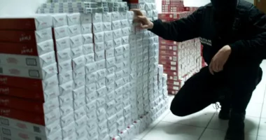 Stire din Eveniment : Rețea de contrabandă destructurată. TIR cu țigări confiscat la graniță