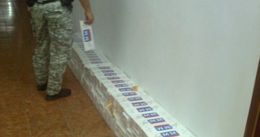 Foto și Video / Contrabandiști prinși în flagrant. Voiau să vândă peste 70.000 de țigări - 3