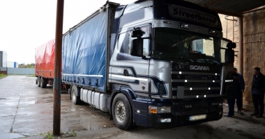 Stire din Eveniment : Țigări de contrabandă, descoperite într-un camion cu legume și fructe, la Constanța