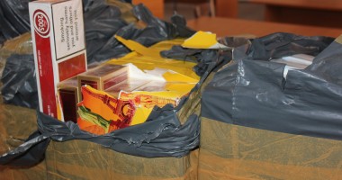 Stire din Eveniment : Aproape 5.500 de țigarete netimbrate, confiscate de polițiștii de frontieră