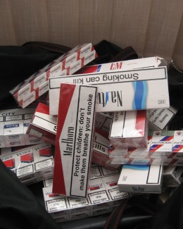 Stire din Eveniment : Făceau bani frumoși din vânzarea țigărilor de contrabandă