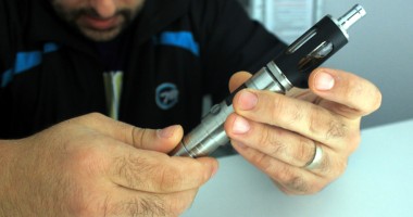 Stire din Sănătate : ȚIGĂRILE ELECTRONICE, O "CAPCANĂ" PERICULOASĂ?