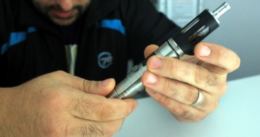 Stire din Eveniment : Țigările electronice ar putea fi interzise