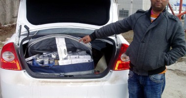 Stire din Eveniment : Taxi burdușit cu țigări
