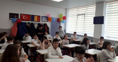 Stire din Cultură-Educație : TIKA a dotat laboratorul Școlii nr. 29