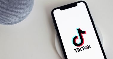 Stire din Tehnologie : Un nou proiect de lege pentru interzicerea TikTok, salutat de Casa Albă