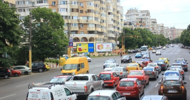Stire din Social : Timbrul de mediu va fi băgat în prețul carburanților  - 5 bani la litru. Restituirea taxei mai așteaptă