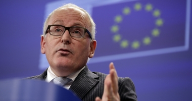 Timmermans: CE ar putea impune sancțiuni statelor membre care nu își respectă angajamentele privind refugiații