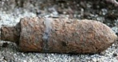 Stire din Eveniment : Proiectil găsit la marginea comunei Valu lui Traian