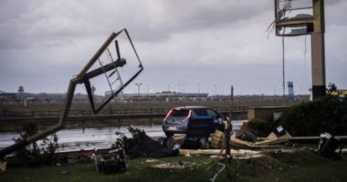 Stire din Actualitate : Tornadă devastatoare! O tânără a murit, după ce mașina în care era a fost luată pe sus