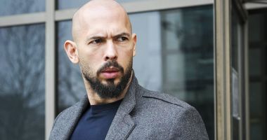 Stire din Actualitate : Tinerele care îl acuză pe Andrew Tate de viol și trafic de persoane rup tăcerea, după plecarea acestuia în SUA