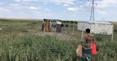 Stire din Social : Tinerele mame din comunitatea de romi-turci din Castelu, școlite în igienă