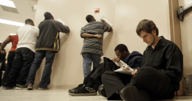 Stire din Social : Milioane de tineri din toată lumea nu au un loc de muncă