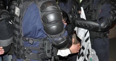 Stire din Eveniment : Tineri din Constanța, prinși de jandarmi cu droguri ascunse în șervețele