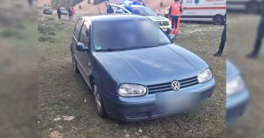 Stire din Eveniment : Doi tineri, găsiți morți într-o mașină. Lângă ei era un pistol de asomare