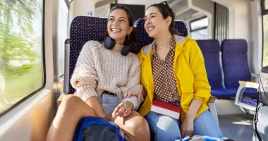 Peste 1.700 de tineri români primesc permise gratuite pentru călătorii în UE