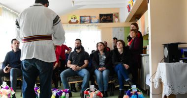 Tinerii cu nevoi speciale  au sărbătorit,  în avans,  Ziua femeii - 2