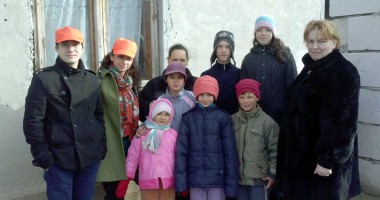 Stire din Politică-Administrație : Tinerii din PDL au oferit daruri mai multor familii