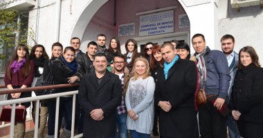 Stire din Politică-Administrație : Tinerii liberali, în vizită la Centrul de plasament "Cristina"