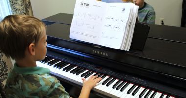 Stire din Cultură-Educație : Tinerii pianiști se întrec într-o nouă competiție