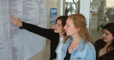 Stire din Social : Tinerii s-ar angaja, dar nu au experiență profesională