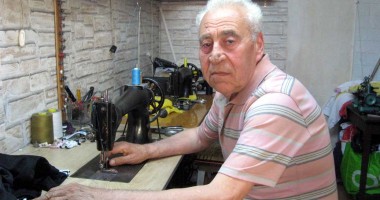 Stire din Economie : "Tinerilor le e rușine să spună  că învață croitoria"