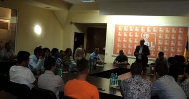Stire din Politică-Administrație : Tinerii din ARD Constanța au discutat despre implicarea și promovarea politică
