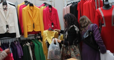 Stire din Economie : Iz de primăvară la Tinimtex. Aproximativ 200 de producători își expun colecțiile