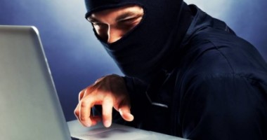 Stire din Eveniment : Hacker român reținut. Acuzația: a spart servere folosite de Armata SUA, NASA și Pentagon