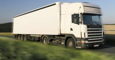 Stire din Actualitate : Un TIR înmatriculat în România s-a răsturnat pe o autostradă din nord-vestul Franței