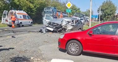 Stire din Eveniment : A murit lângă soţia sa, după ce maşina în care se aflau a intrat violent într-un TIR