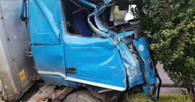 Dubă ruptă în două în urma impactului violent cu un TIR, în Suceava - 3