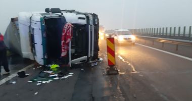 Tir răsturnat pe Autostrada Soarelui. Trafic cu restricții pe sensul București - Constanța - 2