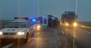 Stire din Eveniment : Tir răsturnat pe Autostrada Soarelui. Trafic cu restricții pe sensul București - Constanța