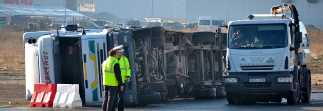 Stire din Eveniment : La un pas de dezastru pe Șoseaua Mangaliei. Imagini de la fața locului