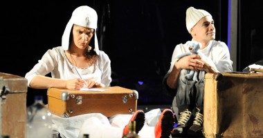 Sătui de grijile cotidiene? Poftiți la teatru! - 4