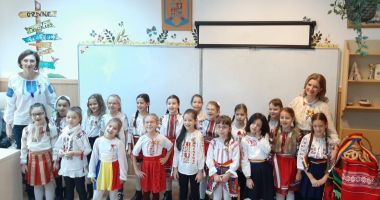 Stire din Cultură-Educație : Elevii Școlii "Gheorghe Țițeica", mândri că sunt români