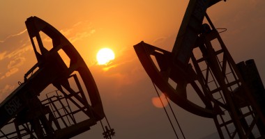 Stire din Economie : Țițeiul e mai ieftin cu 14,85%