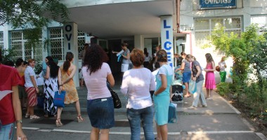 Stire din Cultură-Educație : Subiecte accesibile, dar foarte mult de lucru, la concursul de titularizare