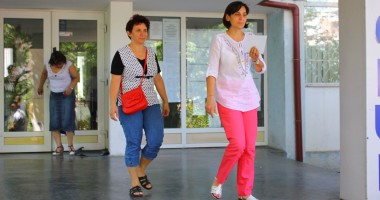 Stire din Cultură-Educație : Titularizare. Un candidat a fost eliminat pentru că a fost prins cu telefonul mobil