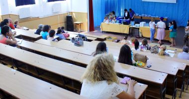 Stire din Cultură-Educație : Profesorii - la examen! Astăzi, are loc concursul de titularizare