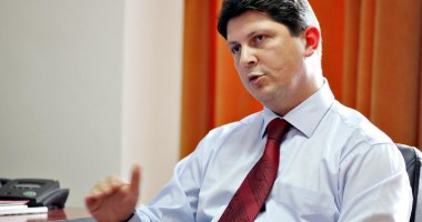 Stire din Politică-Administrație : Corlățean și-a anulat participarea la reuniunile de la Luxemburg și merge de urgență în Muntenegru