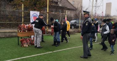 Stire din Eveniment : Bucurii pentru copii! Acțiune umanitară, inițiată de polițiștii de frontieră