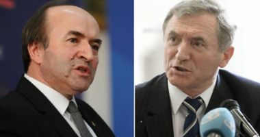 Stire din Politică-Administrație : Comisia Europeană: Procedura de revocare a lui Augustin Lazăr din funcția de procuror general generează îngrijorări