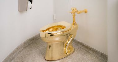 Stire din Actualitate : Un bărbat a fost condamnat pentru furtul unei toalete din aur în valoare de 6 milioane de dolari
