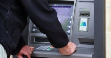 Stire din Social : Un hoț de tot râsul! A spart bancomatul, dar nu a știut ce să fure