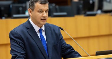 Stire din Politică-Administrație : Eugen Tomac: „Suspendarea subvenţiei pentru PMP este nedreaptă”